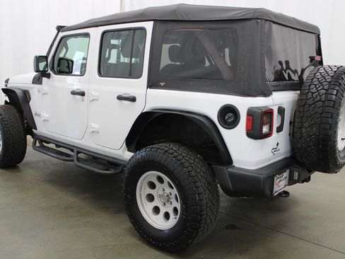Used 2018 Jeep Wrangler Unlimited Sport image 7