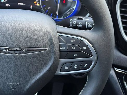 Used 2025 Chrysler Pacifica Select FWD image 20