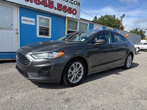 Used 2020 Ford Fusion SE FWD image 2