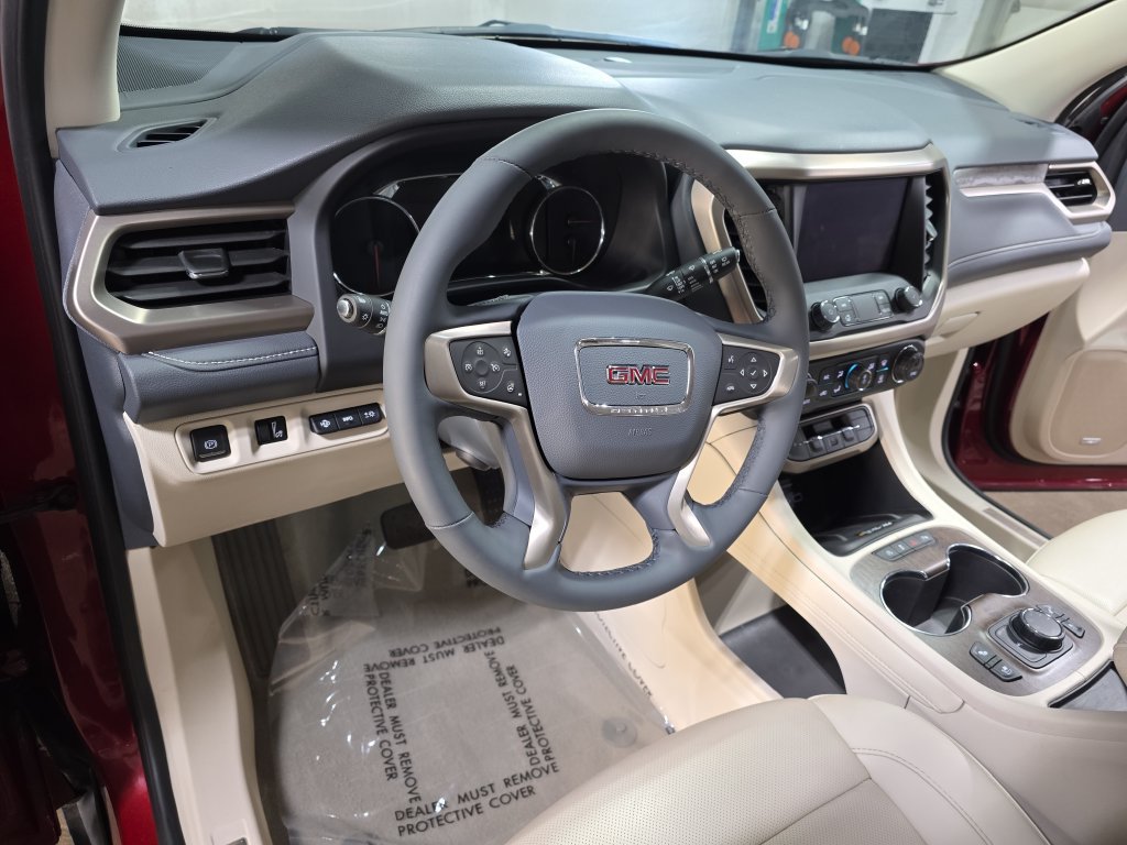 Used 2023 GMC Acadia Denali w/ Denali Ultimate Package AWD/4WD image 16