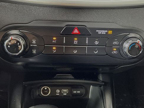 Used 2017 Kia Sorento LX image 25