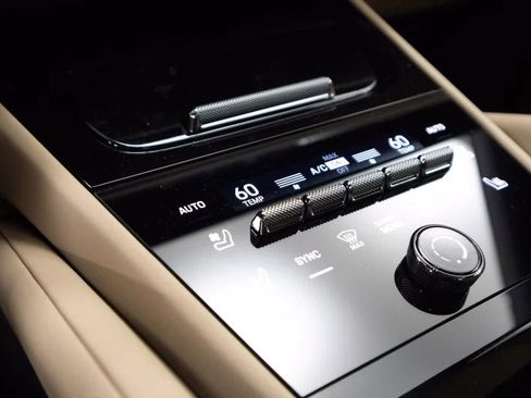 Certified 2025 Porsche Cayenne Coupe AWD/4WD image 27