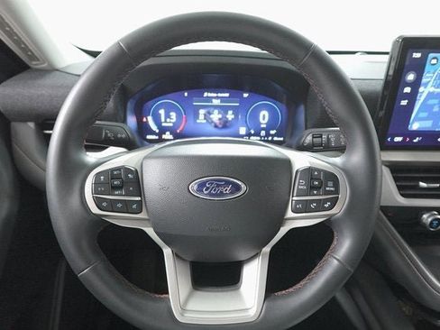 Used 2025 Ford Explorer Active image 13