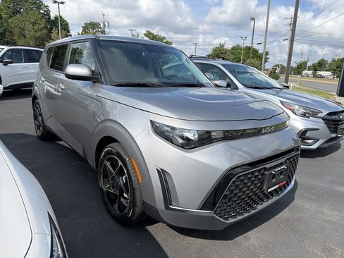 Used 2024 Kia Soul EX FWD image 2