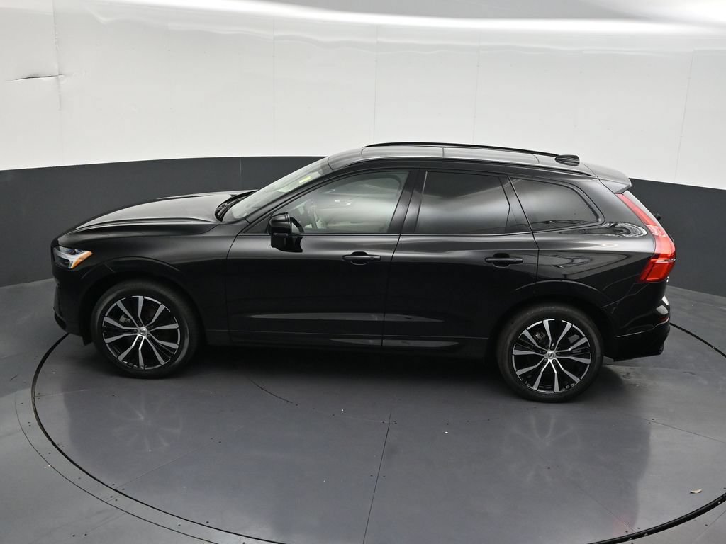 Certified 2024 Volvo XC60 B5 Plus w/ Protection Package Premier AWD/4WD image 18