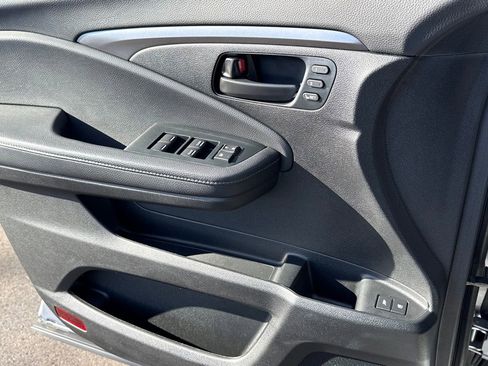 Used 2023 Honda Passport EX-L image 32