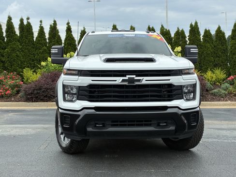 Used 2024 Chevrolet Silverado 2500 Custom w/ Custom Value Package AWD/4WD image 5