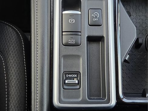 Used 2025 Nissan Pathfinder SV FWD image 18
