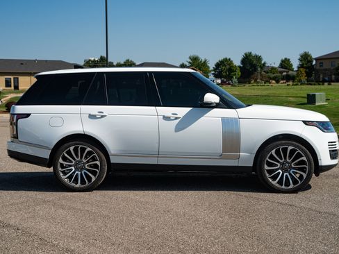Used 2020 Land Rover Range Rover HSE image 4
