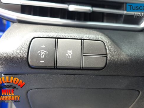 Used 2025 Hyundai Elantra SEL FWD image 14