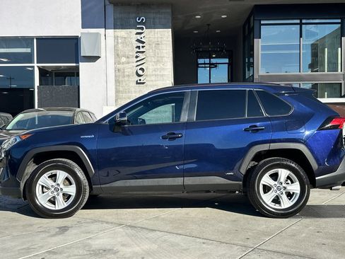 Used 2020 Toyota RAV4 XLE w/ Convenience Package image 7