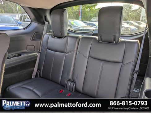 Used 2019 Nissan Pathfinder Platinum FWD image 12