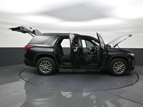 Used 2023 Chevrolet Traverse LT FWD image 28