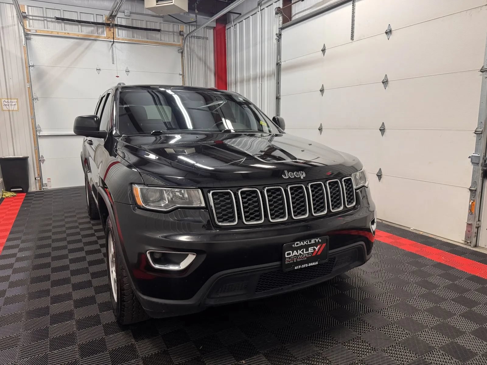 Used 2017 Jeep Grand Cherokee Laredo w/ Quick Order Package 23E AWD/4WD image 6