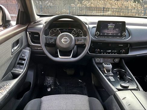 Used 2021 Nissan Rogue SV image 17