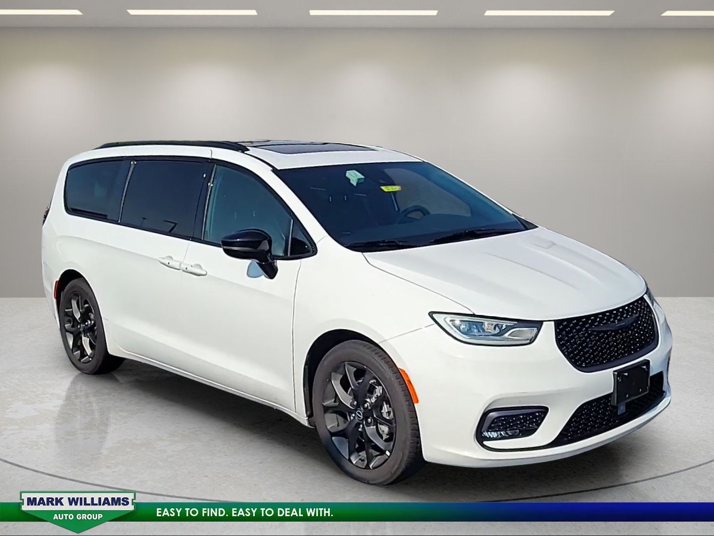 Used 2025 Chrysler Pacifica Limited FWD image 4