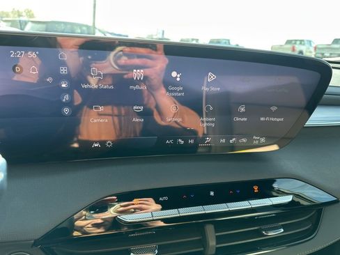 Used 2025 Buick Enclave Preferred image 22