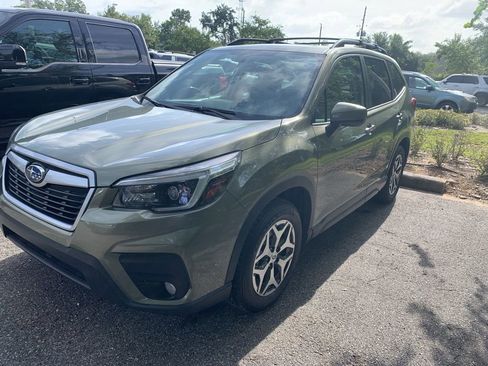 Used 2021 Subaru Forester Premium AWD/4WD image 2