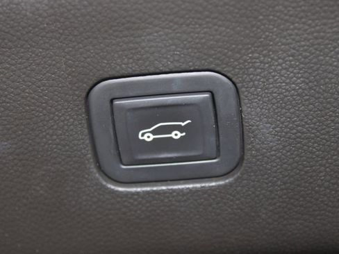 Used 2020 Buick Enclave Premium w/ Sun and Sites Package image 14