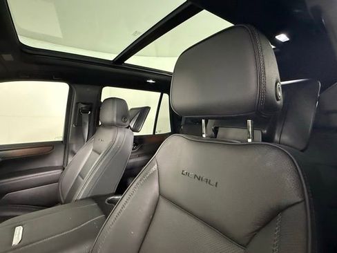 Used 2025 GMC Yukon Denali w/ Denali Reserve Package AWD/4WD image 5