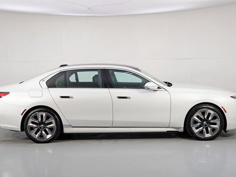 Used 2023 BMW i7 xDrive60 AWD/4WD image 61