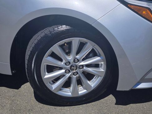 Used 2024 Toyota Corolla LE w/ LE Convenience Package FWD image 9