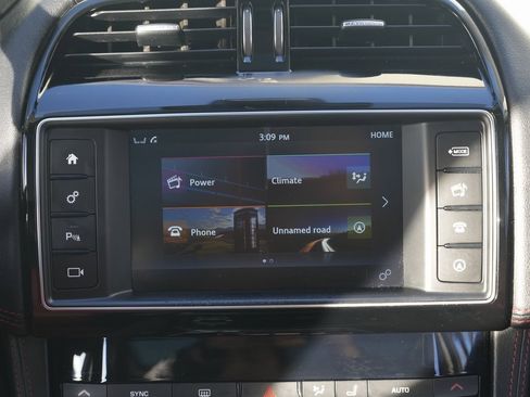 Used 2017 Jaguar F-PACE R-Sport image 42