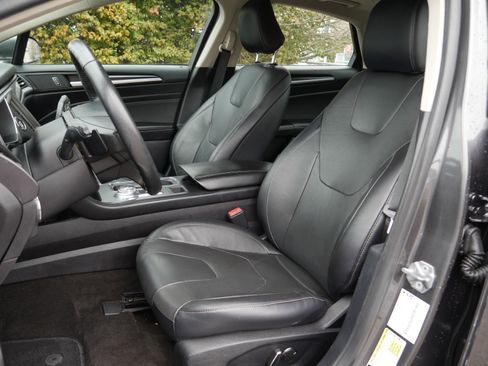 Used 2020 Ford Fusion Titanium image 27