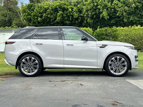 Used 2025 Land Rover Range Rover Sport Dynamic SE AWD/4WD image 9