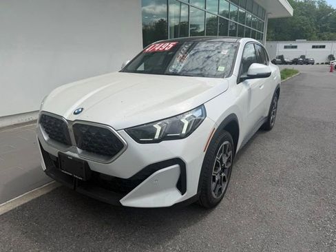 Used 2025 BMW X2 xDrive28i w/ Premium Package AWD/4WD image 3