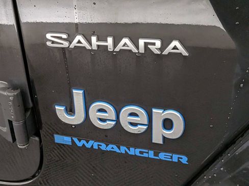 Used 2023 Jeep Wrangler Sahara w/ Cold Weather Group image 11