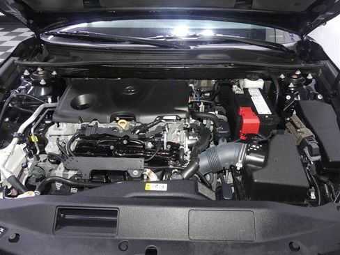 Used 2020 Toyota Camry SE w/ Convenience Package FWD image 12