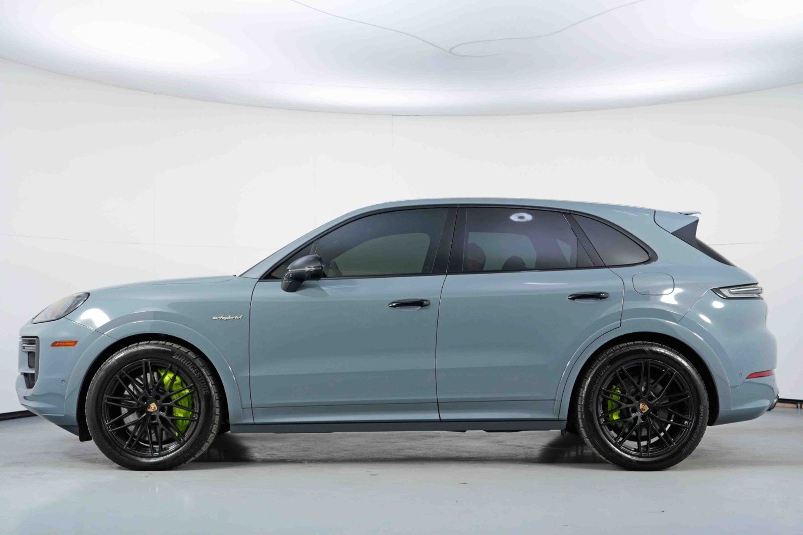 Used 2024 Porsche Cayenne Turbo AWD/4WD image 9