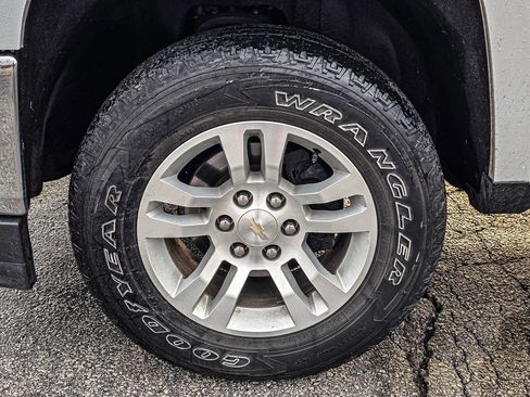 Used 2018 Chevrolet Silverado 1500 LT w/ All Star Edition image 9