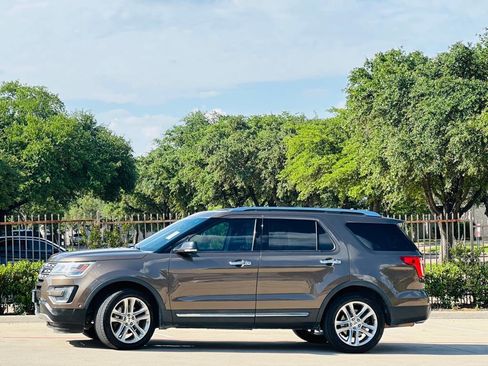 Used 2016 Ford Explorer Limited w/ Equipment Group 301A FWD image 5