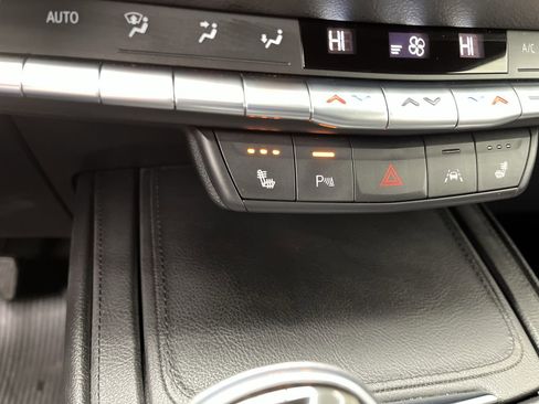 Used 2021 Cadillac XT4 Luxury w/ Cold Weather Package AWD/4WD image 23