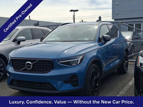 Certified 2024 Volvo XC40 B5 Core AWD/4WD image 3
