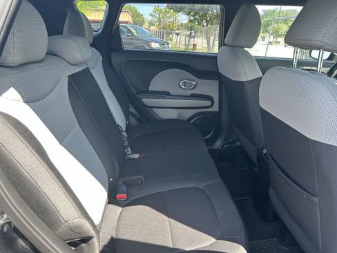 Used 2014 Kia Soul FWD image 12