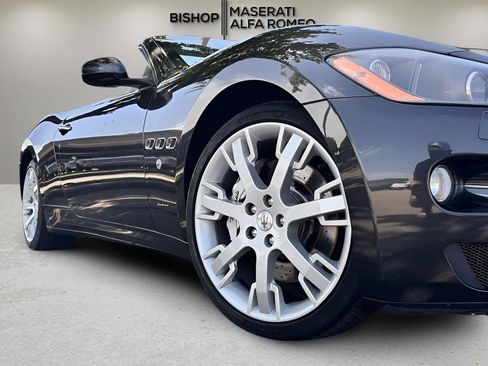 Used 2011 Maserati GranTurismo Convertible image 2