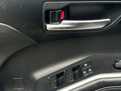 Used 2021 Toyota Highlander XLE image 13