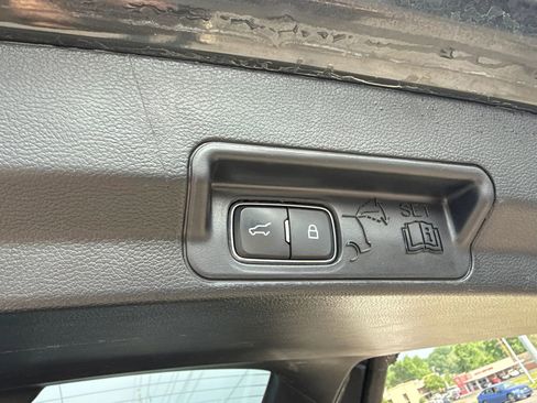 Used 2022 Ford Explorer XLT AWD/4WD image 6