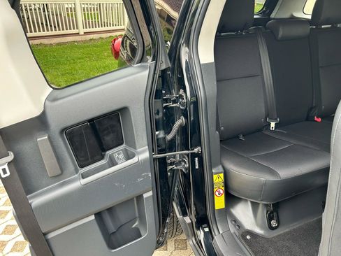 Used 2013 Toyota FJ Cruiser 4WD w/ Upgrade Pkg image 16