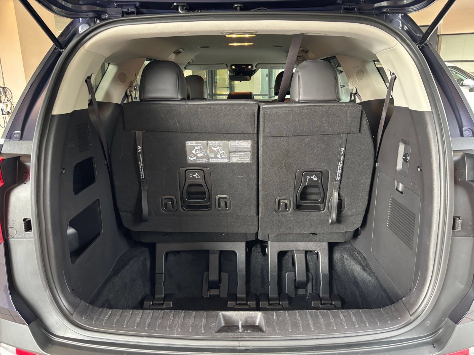 Used 2026 Kia Carnival FWD image 32