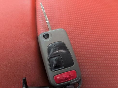 Used 2007 Chrysler Crossfire Limited image 24