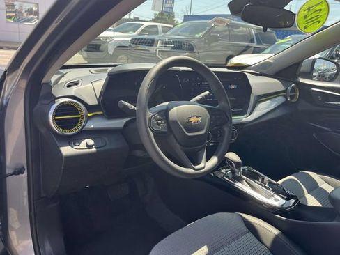 Used 2024 Chevrolet Trax LT FWD image 22