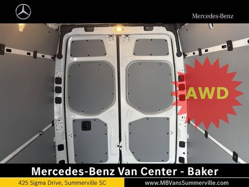 Used 2024 Mercedes-Benz Sprinter 2500 image 21