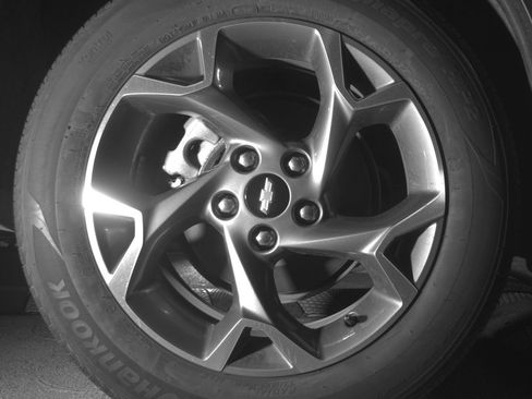 Used 2025 Chevrolet Trax LT FWD image 15