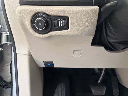 Used 2024 Chrysler Pacifica Touring-L FWD image 28