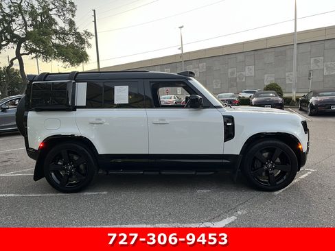 Used 2025 Land Rover Defender 110 X-Dynamic SE AWD/4WD image 11