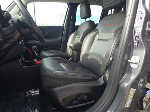 Used 2022 Jeep Renegade Trailhawk image 9